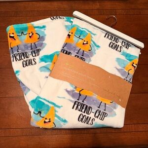 NWT Bright Spirit Oversized Plush Throw Friend-Chip Goals Blanket 50x70
